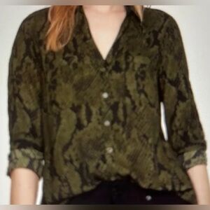 Express Portofino Green/Black Snakeskin Pattern Button up Blouse Women's Size S